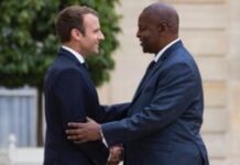 Martin Ziguélé : plus de 60 ans après les indépendances, dès que la lettre de félicitations de l’Élysée tombe, le problème des élections est bouclé Le Président centrafricain Touadera et son homologue français en France. Le-President-Français-Emmanuel-Macron-et-son-homologue-Centrafricain-Faustin-archange-Touadéra-à-l’Élysée-le-25-septembre-2017. Polémique autour de nombreux voyage de Touadera à l’étranger.