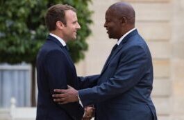 Le Président centrafricain Touadera et son homologue français en France. Le-President-Français-Emmanuel-Macron-et-son-homologue-Centrafricain-Faustin-archange-Touadéra-à-l’Élysée-le-25-septembre-2017. Polémique autour de nombreux voyage de Touadera à l’étranger.