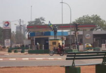 Enquête exclusive : dans les coulisses de la mafia du carburant russe en Centrafrique Face à La hausse des prix du carburant dans le monde, la Centrafrique, qui a une économie fragile, risque de s’effondrer totalement