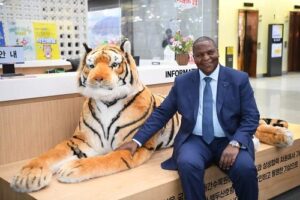 Sommet de l’UA à Addis-Abeba : Le clepto-mythomane Maxime Balalou se félicite de la forte délégation centrafricaine  pour des photos pendant que la faim ronge la Centrafrique