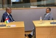Centrafrique–Tchad : la tension monte dangereusement, Jules Njawé insulte le chef de la diplomatie tchadienne et accuse N’Djamena de préparer, avec la France, une attaque contre la RCA avec plus de 100 pick-up armés et deux avions de chasse Le général Idriss Deby Itno, Président de transition au Tchad, et le Président centrafricain Faustin Archange Touadera Le-general-Deby-et-Touadera MCU ET TCHADIENS À 5 KILOS : ENTRE ARNAQUES ET ESCROQUERIES AU NOM DES PRÉSIDENTS MAHMAT IDRISS DÉBY ITNO ET FAUSTIN ARCHANGE TOUADÉRA