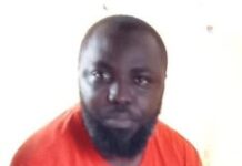 La Supercherie d‘un officier Fantôme chez le ministre Maxime Balalou : Révélations d’un Faux Recruteur dans les rangs des FACA Homme nommé Totte Nzapali Lewis Eman en t-shirt orange. Totte-Nzapali-Lewis-Eman La Supercherie d‘un officier Fantôme chez le ministre Maxime Balalou : Révélations d’un Faux Recruteur dans les rangs des FACA
