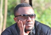 Hervé Verhoosel, ancien directeur de la communication de la MINUSCA, appelle les artistes centrafricains à “dépasser les divisions inutiles” Hervé Verhoosel, ancien directeur de la communication de la MINUSCA, appelle les artistes centrafricains à “dépasser les divisions inutiles”