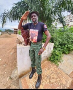 Escroquerie à la radio Gouandjika : Fidèle Gouandjika empoche les 8 000 Francs CFA des propriétaires des véhicules impayés de l’investiture de Touadéra  et les roule complètement comme des enfants dans la farine