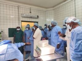 Résistance aux antibiotiques: le discours de l’empereur Touadéra et la pauvreté qui force les Centrafricains à se soigner dans la rue