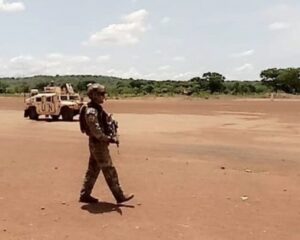 Touadéra s’acharne à nous vendre son délire minable : Neuf groupes armés fantômes dissous dans le cadre de l’APPR