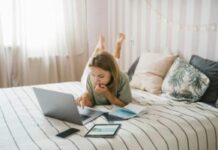 L’essor du travail numérique : freelances, influenceurs et activités annexes L'essor du travail numérique : freelances, influenceurs et activités annexes