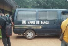 Bangui : les eaux et déchets de l’hôpital communautaire inquiètent les riverains autour de la morgue Bangui : les eaux et déchets de l’hôpital communautaire inquiètent les riverains autour de la morgue
