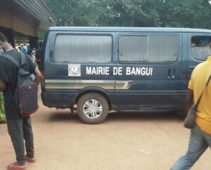 Bangui : les eaux et déchets de l’hôpital communautaire inquiètent les riverains autour de la morgue