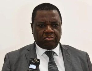Université de Bangui : écouter le délire du recteur Gérard Grezéngué qui parle  de stabilité du calendrier académique depuis 4 ans sur la RNL. Mais c’est de la folie pure ce mec