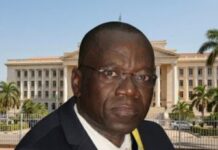 Jean-Pierre Mara, ancien député centrafricain explique pourquoi la peur de la dévaluation du franc CFA s’empare de nos autorités nationales “Nous sommes culturellement perdus” : l’ancien député de Mala Jean-Pierre Mara démonte l’héritage politique centrafricain