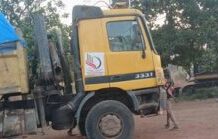 Pollution massive et ravages écologiques : l’exploitation aurifère chinoise de l’entreprise IMC dévaste la Nambéré Un camion chargeur sur le chantier minier de Gobolo, près de Abba. Photo CNC
