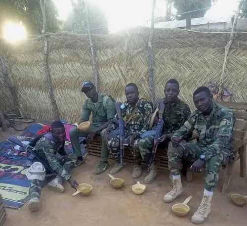 Des soldats FACA détachés à Sam-Ouandja, dans la préfecture de la Haute-Kotto