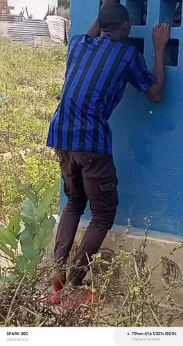 L'indicateur placé par le MCU derrière le bâtiment électoral pour guider les électeurs dans leur choix à Nièm-Yéléwa