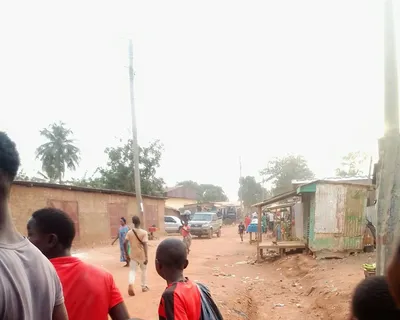 Bangui : débandade générale à Gobongo, les Wagner fouillent porte par porteÀ Gobongo ce vendredi 20 février 2020, les mercenaires russes de la milice Wagner arrivent et font opération porte par porte pour les pièces d'identité. Photo CNC