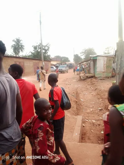 Les Wagner dans le qartier Gobongo, débandade générale de la population. Photo CNC