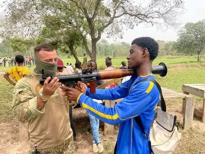 Ils ont déjà vidé le sous-sol centrafricain. Ils reviennent maintenant endoctriner la jeunesse. La colonisation de la RCA se poursuit à grande échelle