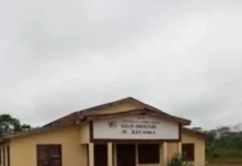 Centrafrique : à Bayanga, les employés de la mairie cumulent 14 ans de salaires impayés Centrafrique : à Bayanga, les employés de la mairie cumulent 14 ans de salaires impayés