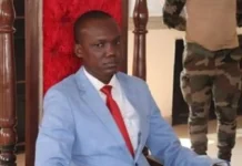 Il défend ses amis qui viennent sur les plateaux » : Doneng s’en prend au conseiller spécial du président, Fidèle Gouandjika