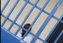 Dossier spécial : Daniel Nzéwé, du petit voleur des cabris du quartier à Bambari au grand escroc des millions à Bangui Daniel Nzewé en garde à vue dans une cellule de l'OCRB à Bangui