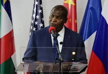 La honte, encore la honte : voilà comment le président de la CAF Patrice Motsepe refuse la tentative de corruption du dictateur Faustin-Archange Touadéra04 La honte, encore la honte : voilà comment le président de la CAF Patrice Motsepe refuse la tentative de corruption du dictateur Faustin-Archange Touadéra04