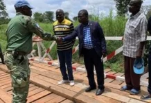 Pendant que Bossangoa s’organise pour sauver le pont stratégique de Kouki détruit par des camions chinois, le Ministère des Travaux publics débarque en raquetteur pour tout bloquer