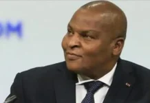 À peine revenu aux affaires, Jean Symphorien Mapenzi choisit en un clin d’œil de tourner le dos aux fonctionnaires de l’assemblée nationale qui réclament désespérément leurs arriérés de salaires À peine revenu aux affaires, Jean Symphorien Mapenzi choisit en un clin d’œil de tourner le dos aux fonctionnaires de l'assemblée nationale qui réclament désespérément leurs arriérés de salaires