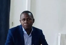 Dologuelé doit écrire à Touadéra » : Crépin Mboli-Goumba répond au grand sorcier de Carnot, le faux diplômé Évariste Ngamana et brandit l’article 147 de la Constitution Dologuelé doit écrire à Touadéra » : Crépin Mboli-Goumba répond au grand sorcier de Carnot, le faux diplômé Évariste Ngamana et brandit l’article 147 de la Constitution