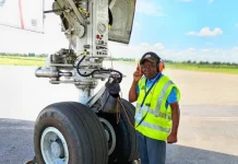 CORE AVIATION SERVICES : Scandale à la direction qui encaisse les retenues sur les salaires sans jamais les reverser à la CNSS Les agents aéroportuaires au travail à l’aéroport international de Bangui. Photo CNC