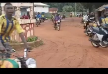Centrafrique : le fugitif Hassan Bouba à Berberati, une parade aux allures présidentielles Centrafrique : le fugitif Hassan Bouba à Berberati, une parade aux allures présidentiellesLes motos d’Escorte du fugitif et chef rebel tchadien Hassan Bouba arrivant à Berberati