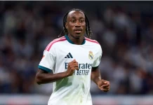 Diomandé débloque enfin son compteur au Real Footballeur du Real Madrid en maillot blanc sur le terrain